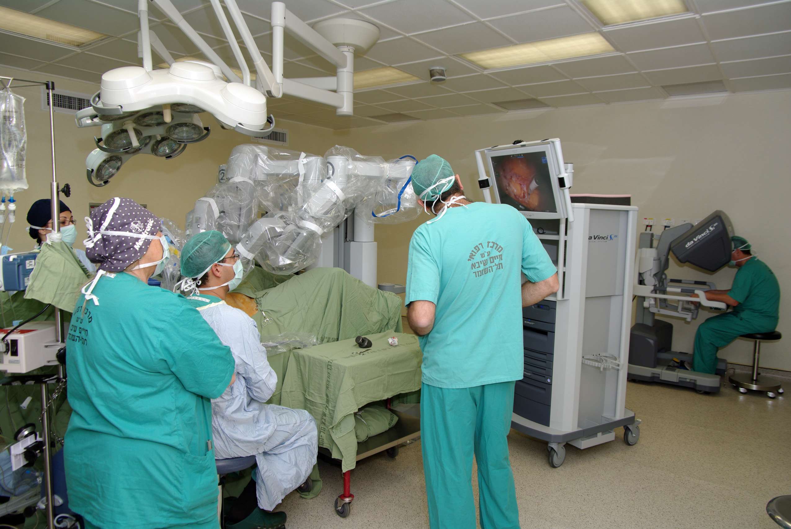 הרובוט דה וינצ'י בפעולה ( תצלום: דוברות בית החולים שיבא, תל השומר)
