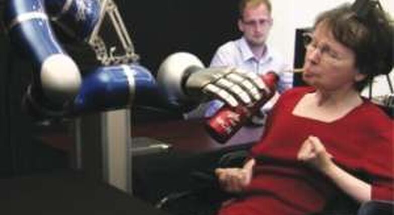 שבב המושתל במוח עוזר למשותקים להזיז ידיים רובוטיות (צילום: BRAINGATE2.ORG)