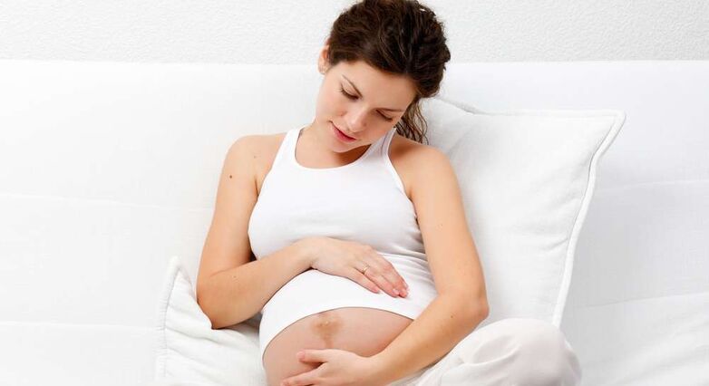 עישון בהריון מעלה ב-65% את הסיכון לאסתמה אצל הילד (צילום: Shutterstock)