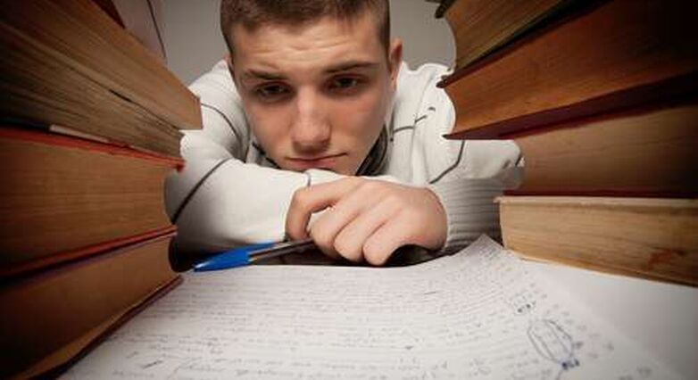חורשים למבחנים עד מאוחר בלילה? הציונים שלכם עלולים להיפגע (צילום: Shutterstock)