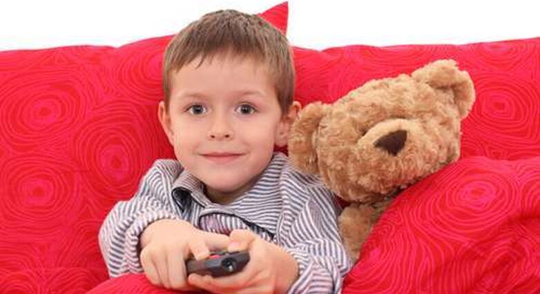 ילדים עם טלוויזיה בחדר נוטים לצפות יותר שעות בטלוויזיה (צילום: Shutterstock)