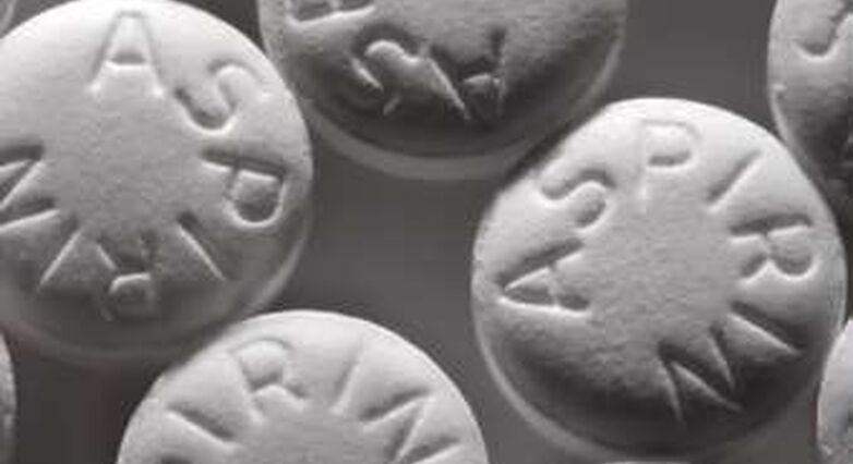 שלושה כדורי אספירין עזרו לכמחצית מהסובלים ממיגרנה (צילום: אתר סטוק פוטוז)