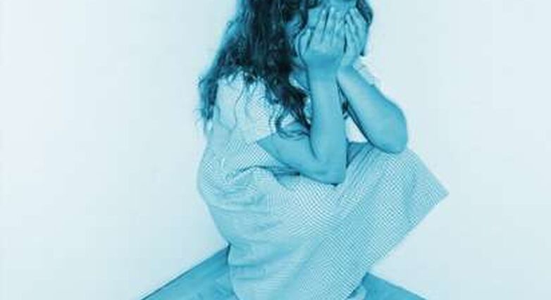 חומרת המצב קשורה להתעללות נפשית או מינית בילדות (צילום: אתר סטוק פוטוז)