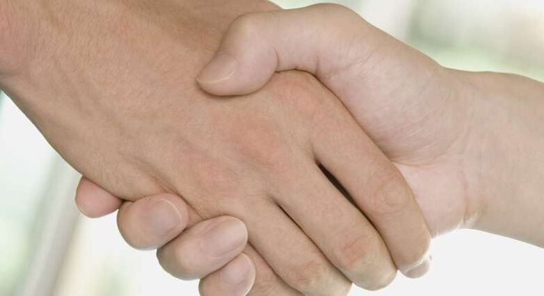 לחיצת יד יכולה להצביע על תוחלת החיים הצפויה (צילום: אתר panthermedia)