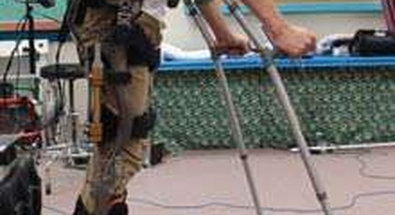 מכשיר שלד נייד Exoskeleton ( מקור: University of California, Berkeley )