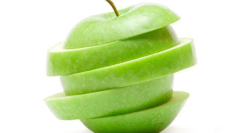 למרות תוספת הקלוריות, נשים שאכלו תפוחים ירדו במשקל (צילום: panthermedia)