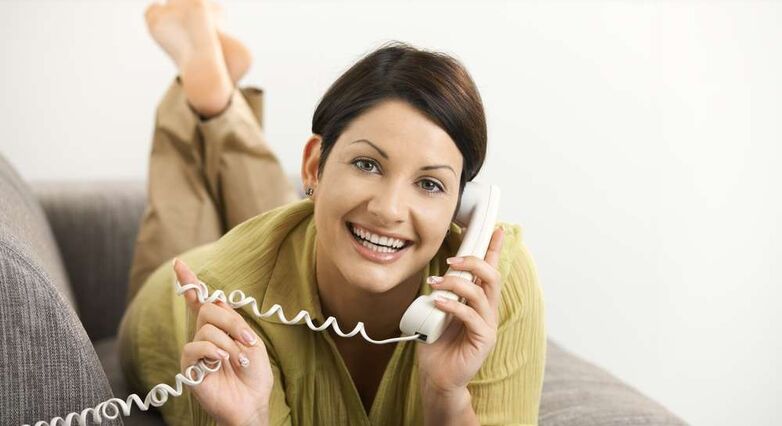 טיפול פסיכולוגי דרך הטלפון מסייע לסובלים מכאב כרוני מפושט (צילום: Shutterstock)
