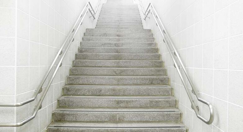 שימוש במדרגות חסך לרופאים 15 דקות ביום עבודה (צילום: Shutterstock)