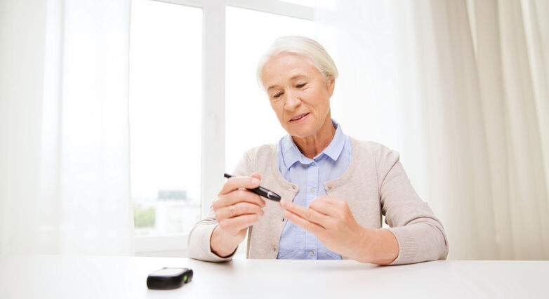המסקנה כי אם טיפול לסוכרת טוב לבני 50-40 אז גם אנשים בגילי 80-70 יוכלו ליהנות ממנו – אינה בהכרח נכונה (צילום: Shutterstock)