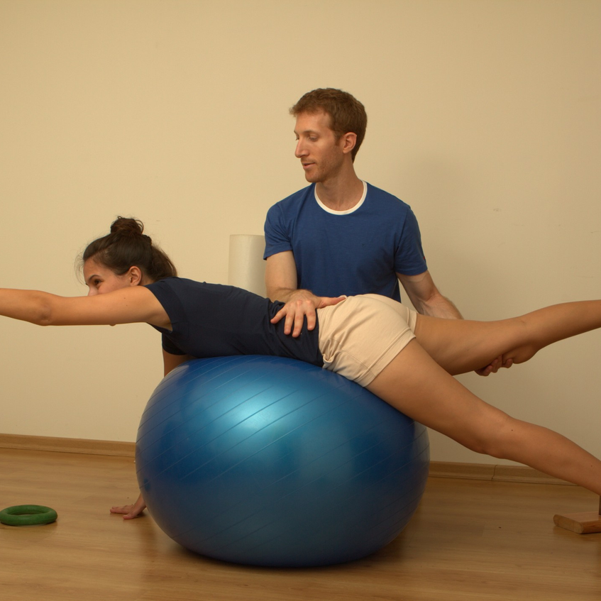 פיזיותרפיה לפרקינסון - טיפול בגב כפוף והפרעות יציבה