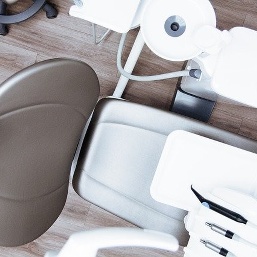איך בוחרים רופא שיניים לטיפולים אסתטיים?