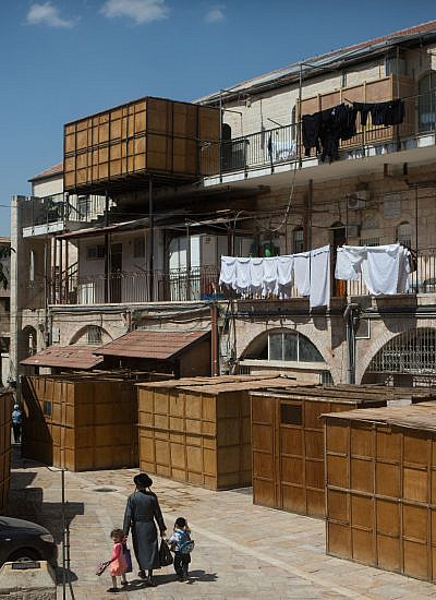 סוכות בשכונת מאה שערים. צילום: פלאש 90