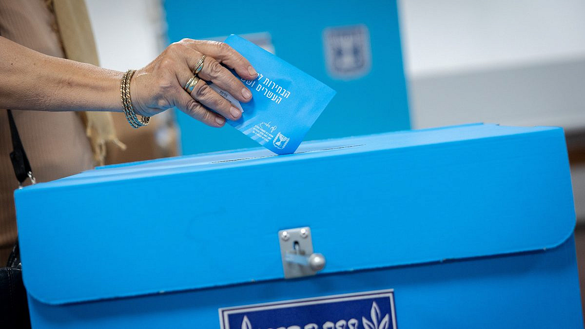 הצבעה בבחירות, אוקטובר 2026. צילום: פלאש 90 הצבעה בבחירות, אוקטובר 2026. צילום: פלאש 90
