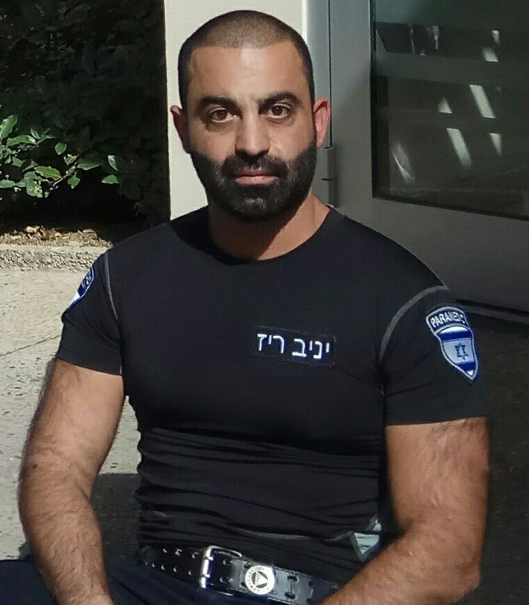 יניב ריז
