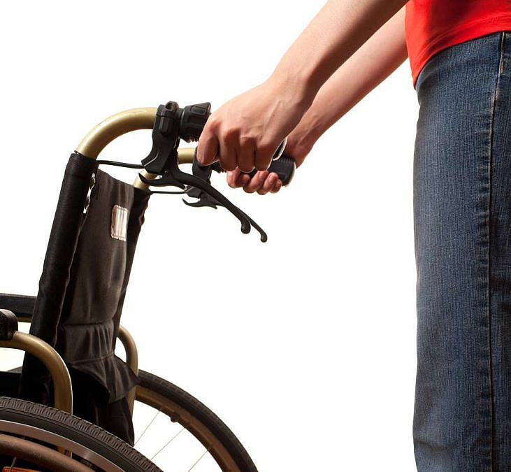 כסא גלגלים המאפשר גם עמידה (צילום: Shutterstock) כסא גלגלים המאפשר גם עמידה (צילום: Shutterstock)