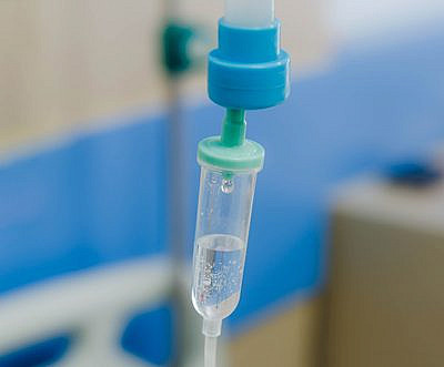 טיפול במיאלומה נפוצה (צילום: Shutterstock) טיפול במיאלומה נפוצה (צילום: Shutterstock)