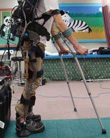 מכשיר שלד נייד Exoskeleton ( מקור: University of California, Berkeley )