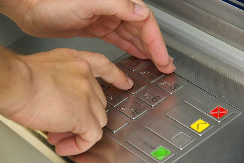 לחצני כספומטים: מזוהמים כמו אסלות בשירותים ציבוריים (צילום: panthermedia)