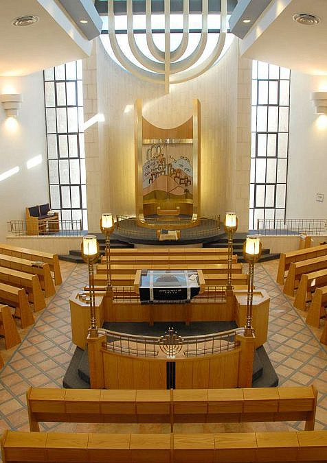 וודא שמישהו בבית הכנסת יודע שהנך חולה סוכרת ומה לעשות במקרי חירום (צילום: Shutterstock)