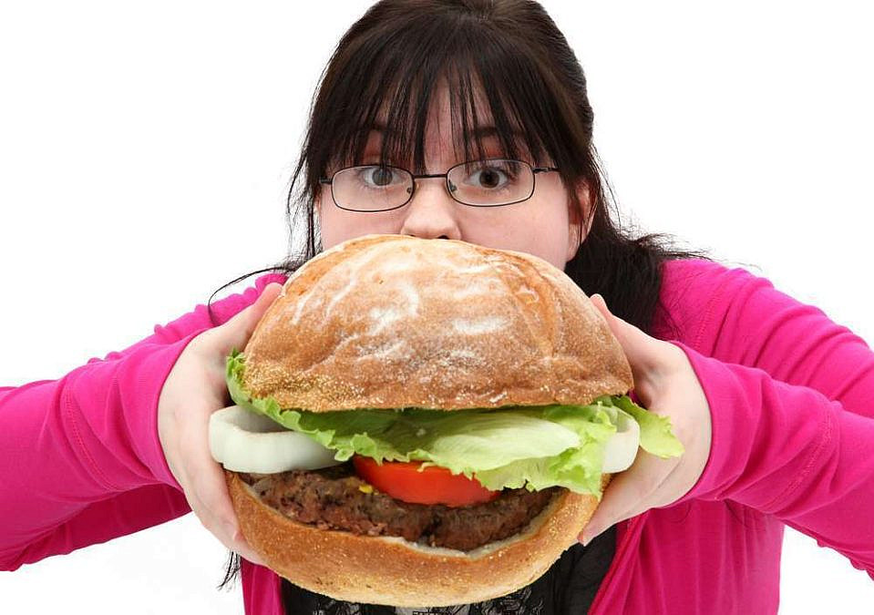 לבנות שמנות סיכון מוגבר פי 9 ללחץ דם גבוה מאשר בנות שאינן שמנות (צילום: Shutterstock)
